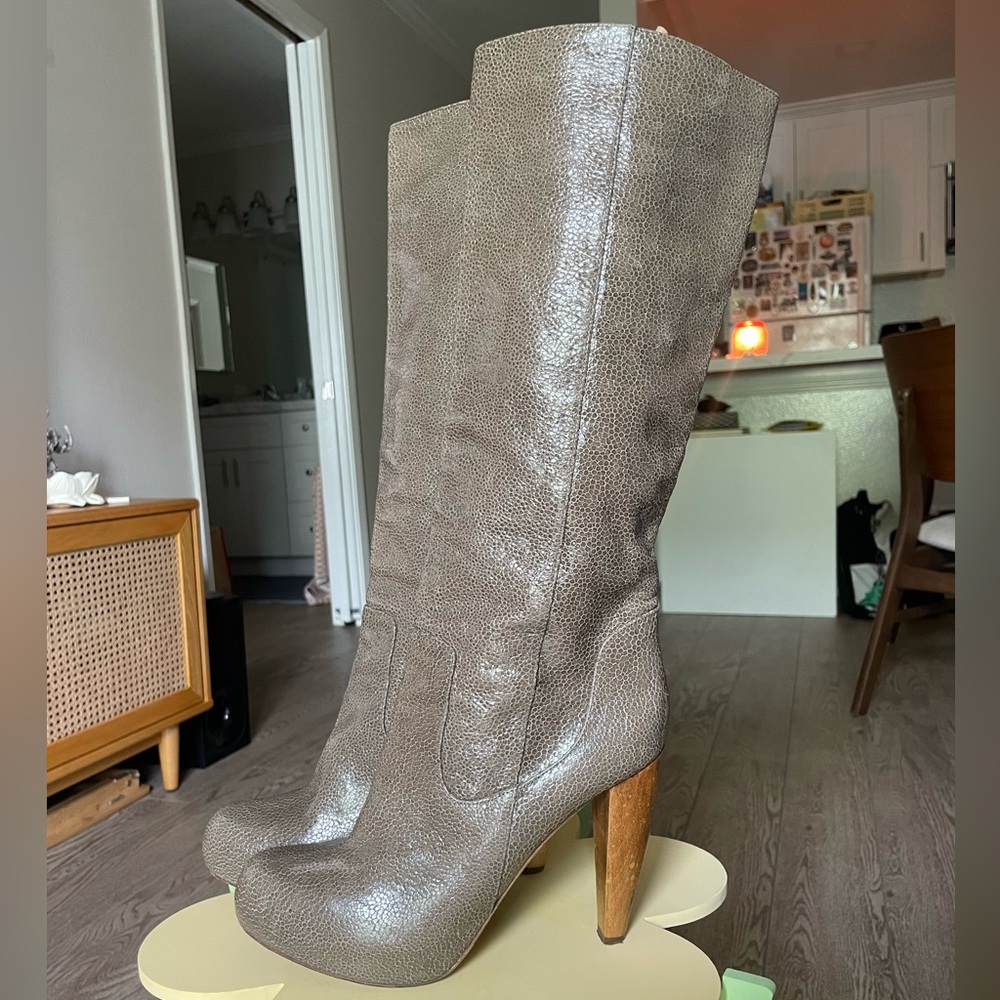 Loeffler Randall leather embossed boots w/ protective bag - size 8 1/2 - brown